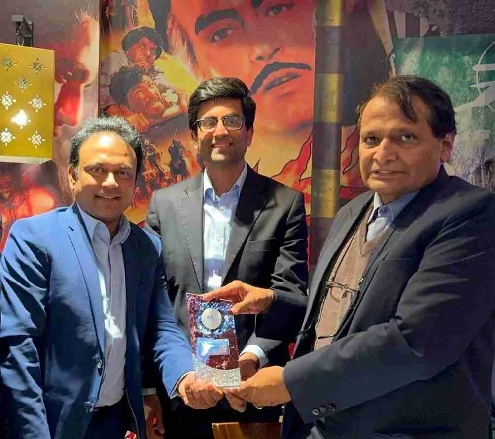 Bharat Sanman Award given to EPG by Suresh Prabhu