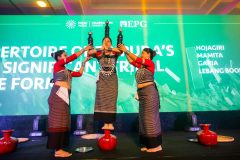 Traditional dance performance by artists from Tripura at the Black-Tie Celebration Dinner, India Week.
